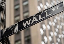 Erst hinauf, dann wieder bergab: Die Nervosität unter Anlegern hält die US-Börsen in Atem. - John Minchillo/AP/dpa