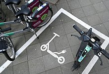 E-Scooter - Arne Dedert/dpa