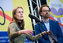 Mariette Rissenbeek + Carlo Chatrian - Foto: Gregor Fischer/dpa