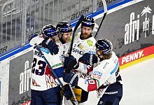 Adler Mannheim - Eisb&auml;ren Berlin - Uli Deck/dpa