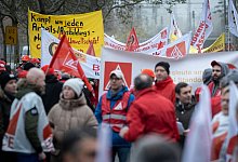 Demonstration gegen Stellenabbau bei Continental - Foto: Peter Steffen/dpa