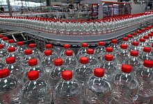 Mineralwasserproduktion - Hendrik Schmidt/dpa