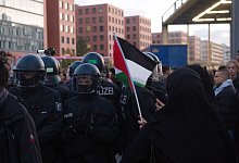 Pro-Pal&auml;stina-Kundgebung in Berlin - Paul Zinken/dpa