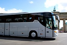 Reisebus - Foto: Daniel Bockwoldt/dpa