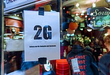 2G-Modell auf der Reeperbahn - Foto: Markus Scholz/dpa