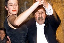 Helene Grass beim Tanz mit ihrem Vater Günter Grass - Kay Nietfeld/dpa