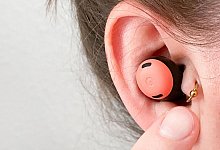 Googles neue Ohrst&ouml;psel - Till Simon Nagel/dpa-tmn