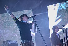 Die Band Bilderbuch beim MS Dockville - Georg Wendt/dpa