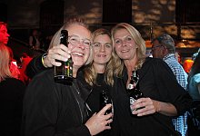 "Hunky Dory Revival Party" - Juliana Szabo