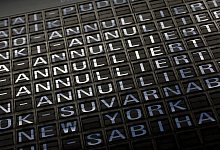 Die Flugtafel zeigt\'s an: Einige Flüge fallen aus - Frank Rumpenhorst/dpa-tmn