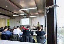 L&uuml;ften ist eine wichtige Hygiene-Ma&szlig;nahme - Foto: Matthias Balk/dpa/dpa-tmn