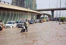 Vom Monsunregen zu heftigen &Uuml;berschwemmungen: Pakistan k&auml;mpft mit Wassermassen. - Ppi/PPI via ZUMA Press Wire/dpa