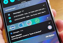 Der Blick auf ein Smartphone - Till Simon Nagel/dpa-tmn