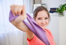 Eine Frau mit Terra-Band - Christin Klose/dpa-tmn