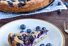 Heidelbeerkuchen mit Tofu und Sojasahne - smarticular Verlag/dpa-tmn