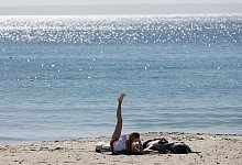 Urlauber am Strand von Palmanova auf der Urlaubsinsel Mallorca: In Spanien gibt es kaum noch Corona-Beschr&auml;nkungen. - Clara Margais/dpa