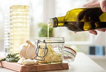 Viele Oliven&ouml;le schneiden im &laquo;Test&raquo; gut ab - Foto: Christin Klose/dpa-tmn