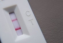 Corona-Test - Sebastian Gollnow/dpa