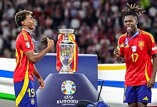 Lamine Yamal (I.) und Nico Williams - Christian Charisius/dpa