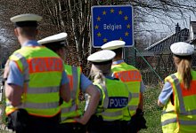 Kontrollen an der Grenze zu Belgien - Foto: Henning Kaiser/dpa