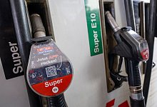 Spritsorten E5 und E10 - Peter Kneffel/dpa