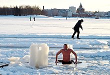 Eisbad in Finnland - Foto: Jussi Nukari/Lehtikuva/dpa