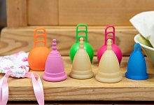 Menstruationstassen meist ohne Schadstoffe - Foto: Daniel Karmann/dpa/dpa-tmn