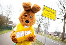 &laquo;Hanni Hase&raquo; beantwortet Osterpost - Sina Schuldt/dpa