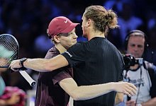 Jannik Sinner und Alexander Zverev (r) - Heinz-Peter Bader/AP/dpa