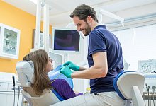 Besuch in der Zahnarztpraxis - Christin Klose/dpa-tmn