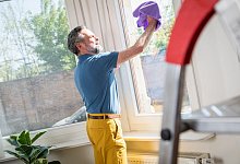 Mann bei der Hausarbeit - Christin Klose/dpa-tmn