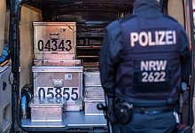 Gro&szlig;razzia - Foto: Christoph Reichwein/dpa