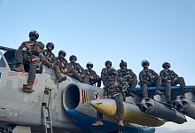 Soldaten in Donezk - LIBKOS/AP/dpa