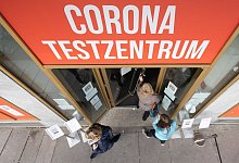 Kostenloser Corona-Schnelltest - Foto: Sebastian Kahnert/dpa-Zentralbild/dpa