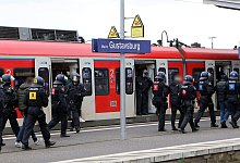 Polizei-Einsatz bei Fußballspiel - Uli Von Mengden/dpa