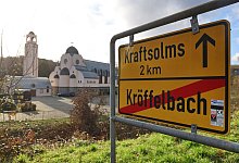 Baby vor Kloster im hessischen Waldsolms gefunden - Christian Lademann/dpa