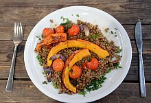 Kochwasser salzen Linsen - Jens Kalaene/dpa-Zentralbild/dpa-tmn