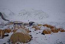 Mount Everest - Zhaxi Cering/XinHua/dpa