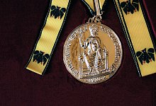 Karlspreis-Medaille - Andreas Herrmann/Stadt Aachen/dpa