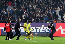 Fan-Attacken in der T&uuml;rkei - Huseyin Yavuz/DIA-Images via AP/dpa