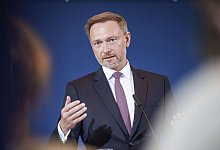 Bundesfinanziminster Christian Lindner (FDP) bei einer Pressekonferenz in Berlin. - Michael Kappeler/dpa