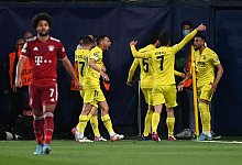 Villarreals Arnaut Danjuma (r) bejubelt sein Tor zum 1:0 mit seinen Mannschaftskollegen. - Sven Hoppe/dpa