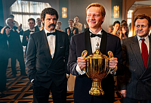 Boris Becker (Bruno Alexander), Ion Tiriac (Misel Maticevic, l.), G&uuml;nther Bosch (Samuel Finzi, r.). - RTL / Wolfgang Ennenbach