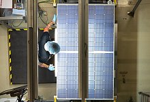Werk f&uuml;r Solarmodule in Freiberg - Sebastian Kahnert/dpa-Zentralbild/dpa