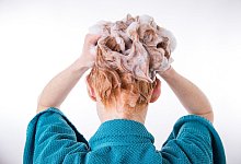 Shampoo ohne Silikone - Foto: Christin Klose/dpa-tmn