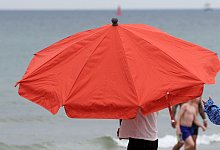 Regenwetter an der Ostsee - Bernd Wüstneck/dpa