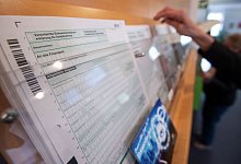 Steuerformulare - Marijan Murat/dpa