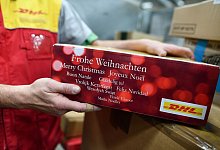 Weihnachtspaket - Uwe Anspach/dpa