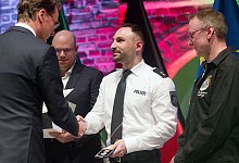 Ministerpräsident Wüst verleiht Rettungsmedaille - Henning Kaiser/dpa