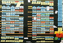 Schilder mit den Vornamen auf einem Dienstplan - Markus Scholz/dpa/dpa-tmn